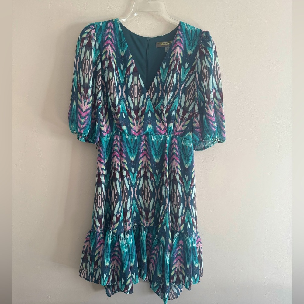 Peacock Multicolor Geometric Pattern V Neck A-Line Skirt Mini Dress- Size 6